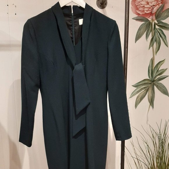 Elegant Dark Green Midi Dress - Picture 1 of 3